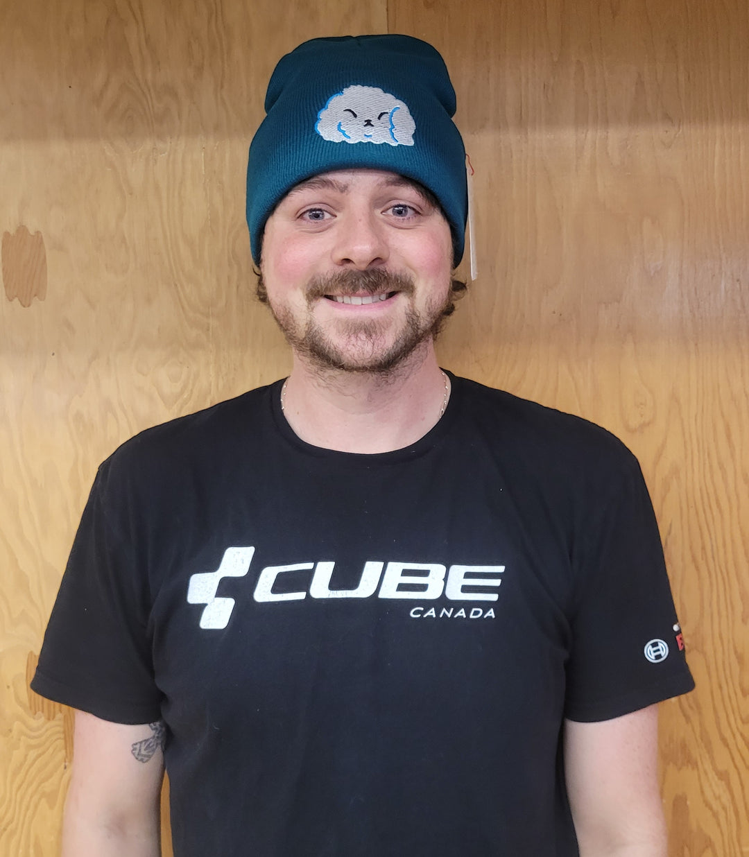 SECRET PLANET - FLUFFY PUP TOQUE