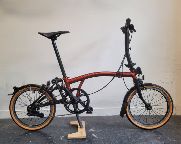 Custom Brompton - C Line Urban 2 Speed - Flame Lacquer - Low Handlebar 2023