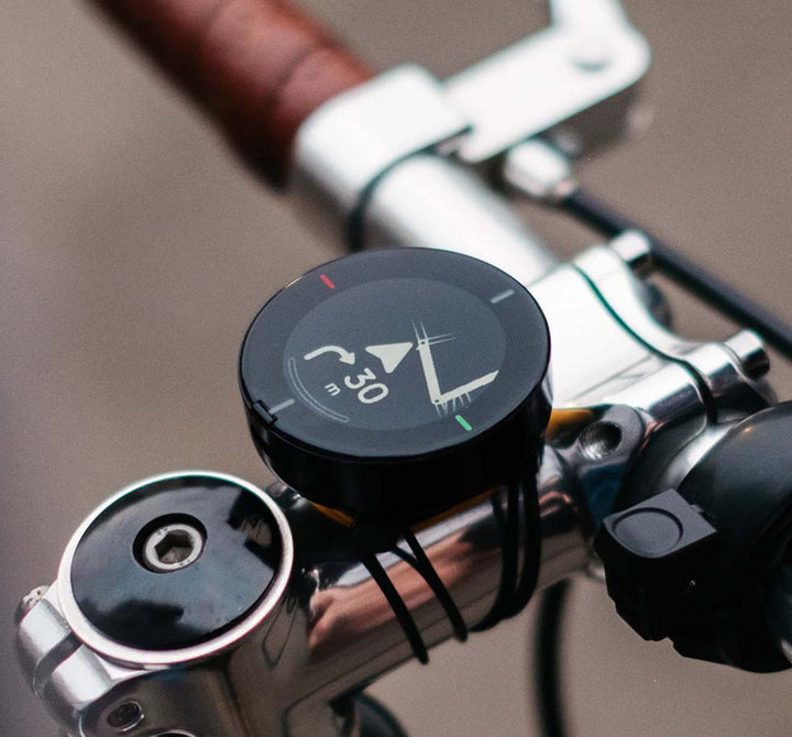 Beeline Velo 2 Navigation Device on Bicycle Handlebar Mount