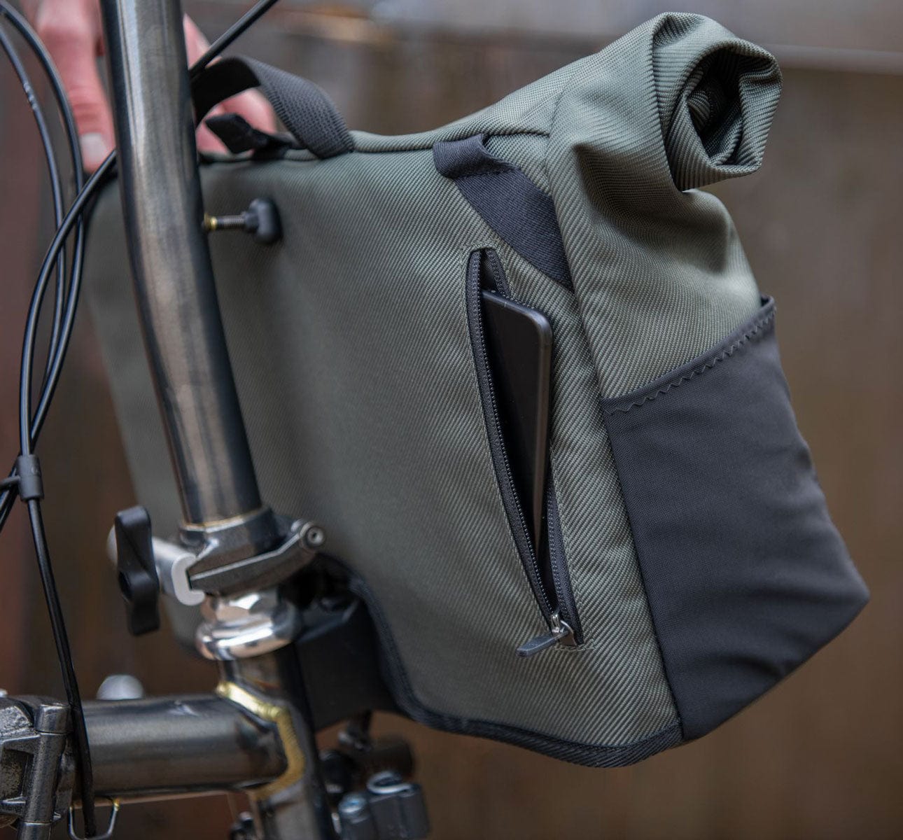 Brompton roll hot sale top bag review