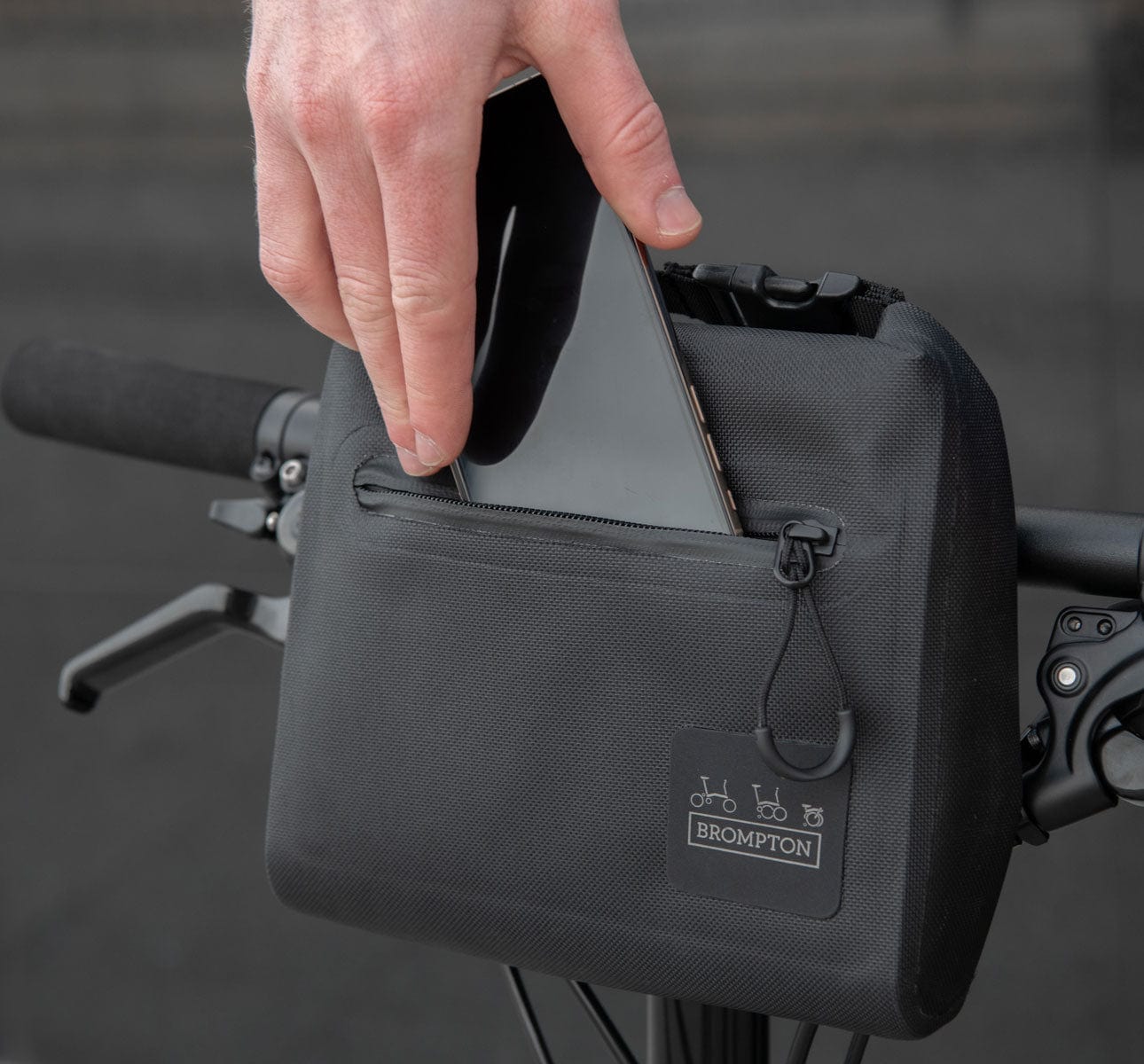 Waterproof discount cycling pouch