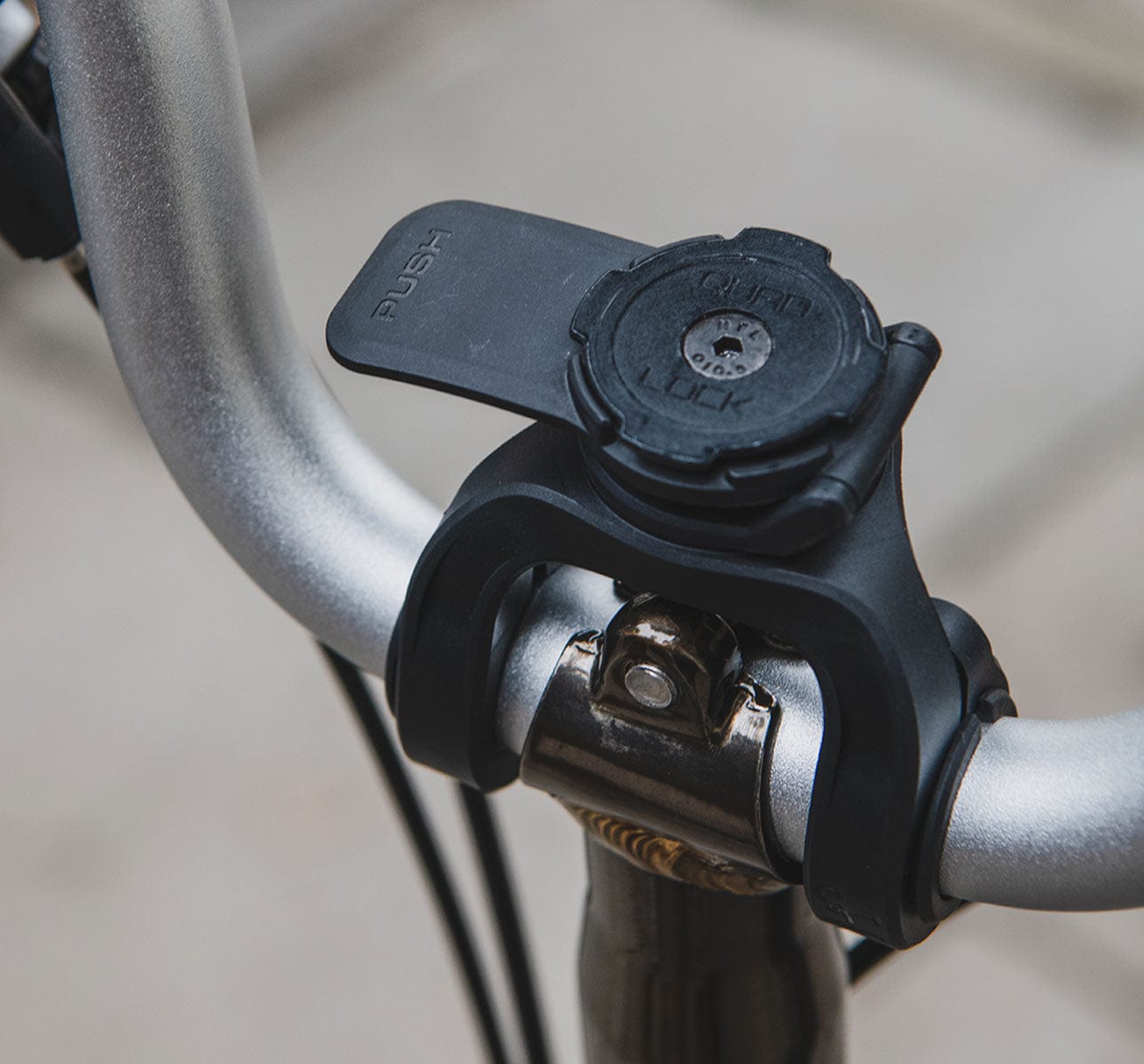 【未開封新品】 BROMPTON QUAD LOCK PHONE MOUNT Quad Lock® Phone Mount for A,C and P Line | Brompton Bicycle USA