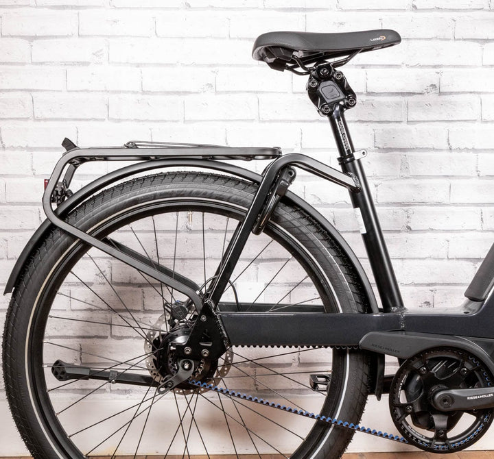 rear detail of R&M Nevo 3 GT Rohloff in Lunar Grey Metallic 47cm against a fake break wall studio shot.